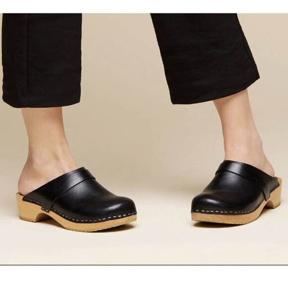SWEDISH HASBEENS Womens Black Comfort Swedish Husband Round Toe Slip On Leather Clogs Shoes main image 0